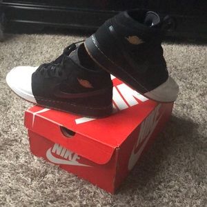 Air Jordan 1 Retro High OG NRG 
“Gold Top 3”